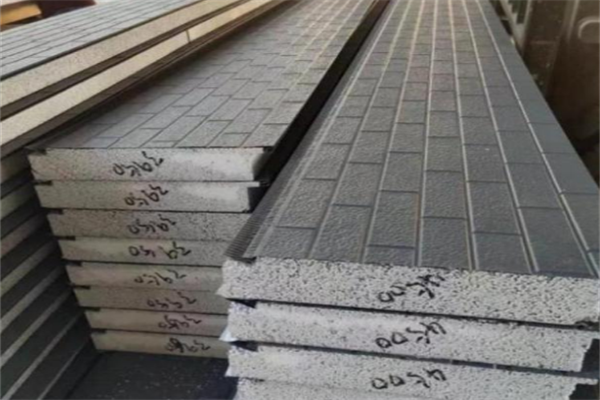 石家庄金属雕花板通常由外层的金属板、中间的保温层以及内部的基材组成。 石家庄金属雕花板通常由外层的金属板、中间的保温层以及内部的基材组成。