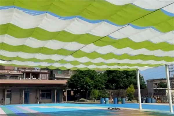 以下是一些关键的选择标准,以确保您选到最适合自己需求的河北户外遮阳网。 以下是一些关键的选择标准,以确保您选到最适合自己需求的河北户外遮阳网。